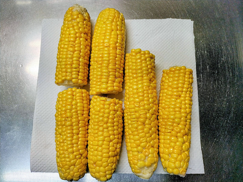 傷んだ部分を除いたとうもろこし