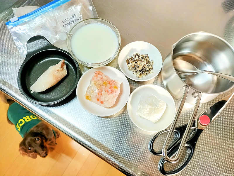 タラリゾットに使っていた食材とレオン専用ミルクパン