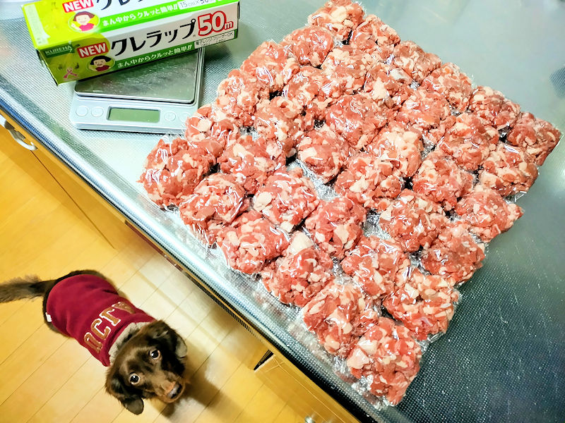 ラム肉を使いやすく小分け冷凍した様子