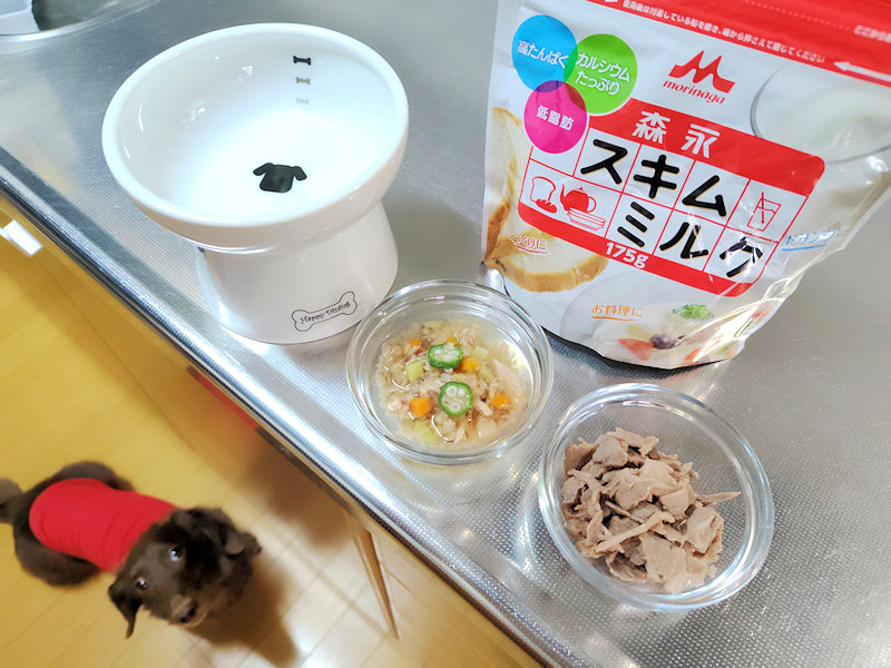 スキムミルクと野菜スープとラム肉のごはん