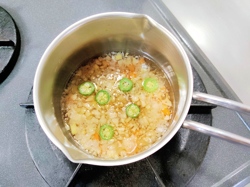 オクラを加えて仕上げたレオン用野菜スープ